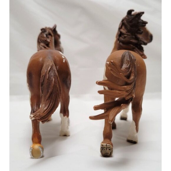 Lot of 2 Schleich Brown & White 6" Long Pinto Stallion Horse Figurines - Picture 5 of 8